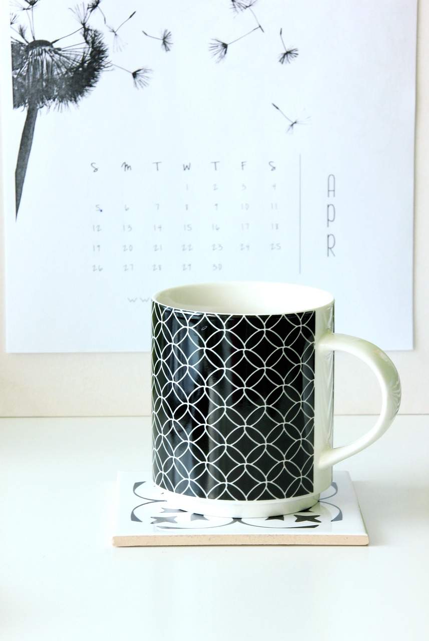 mug, work desk, calendar-1129433.jpg